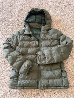 Uniqlo kids Quilted Hooded Puffer Jacket in Olive Green size 13
